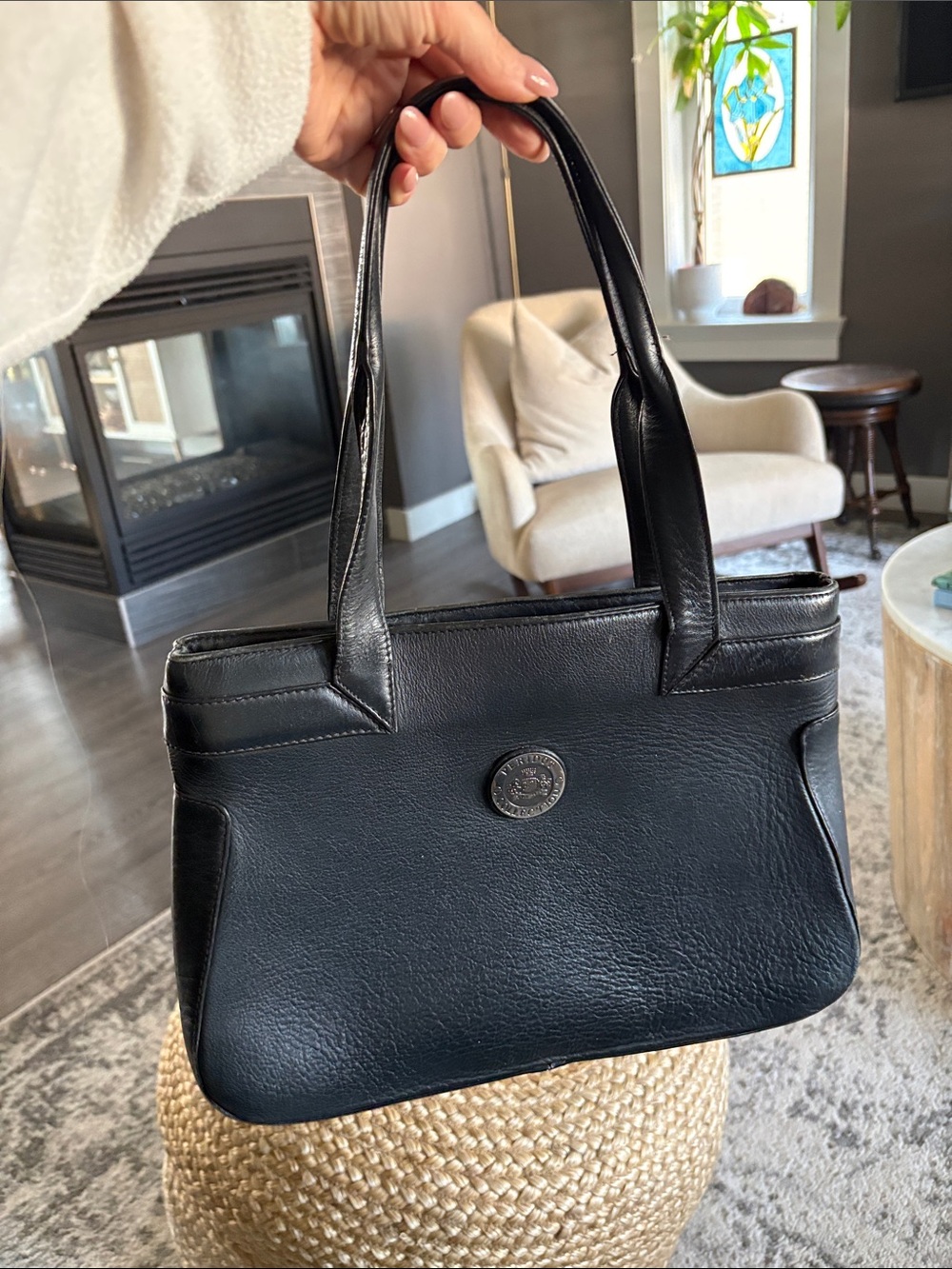 Timeless vintage Black Leather Shoulder Bag
